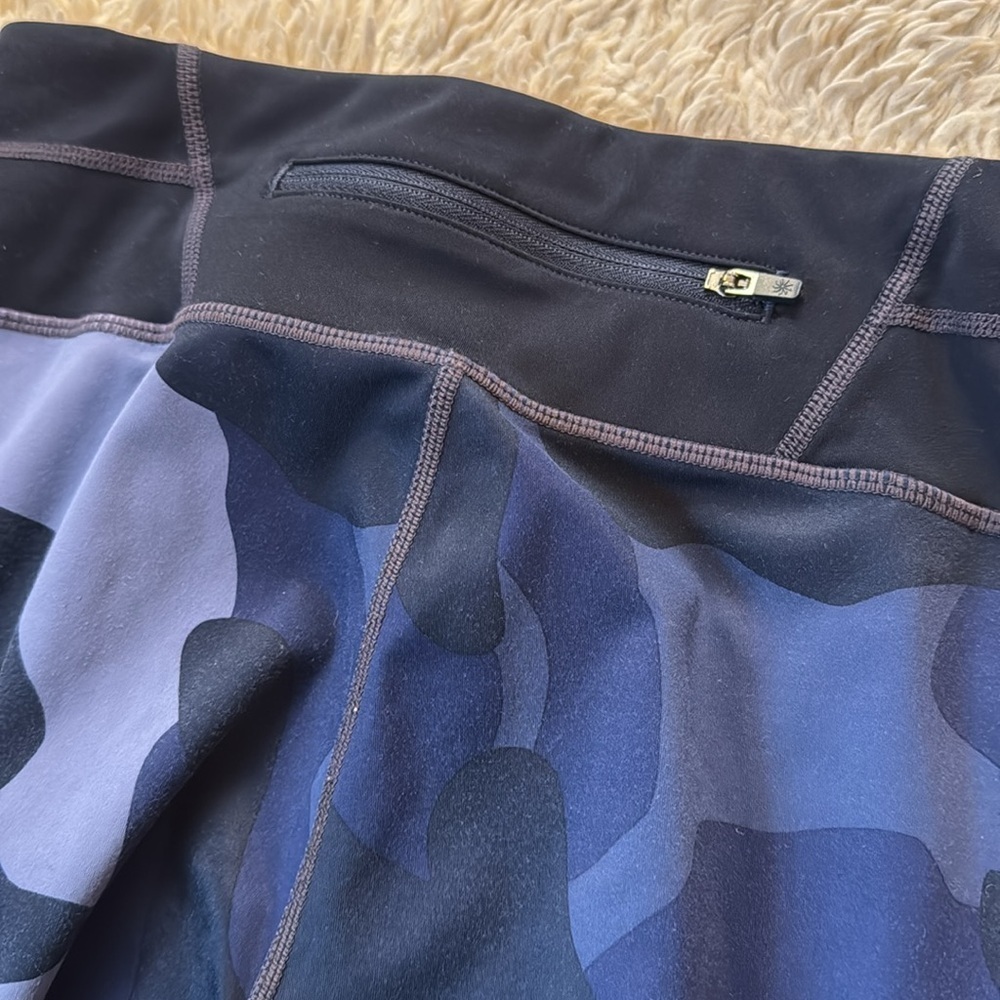 Athleta Blue Camo Capri Sonar Leggings Style #347939 size S - Picture 8 of 11